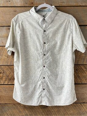 Kuhl Repose Camp Leaf Print Shirt Mens Medium Lightweight Nylon Floral Button